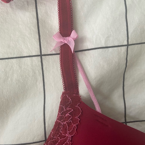 Victoria’s Secret gorgeous bra 32C - Picture 4 of 4